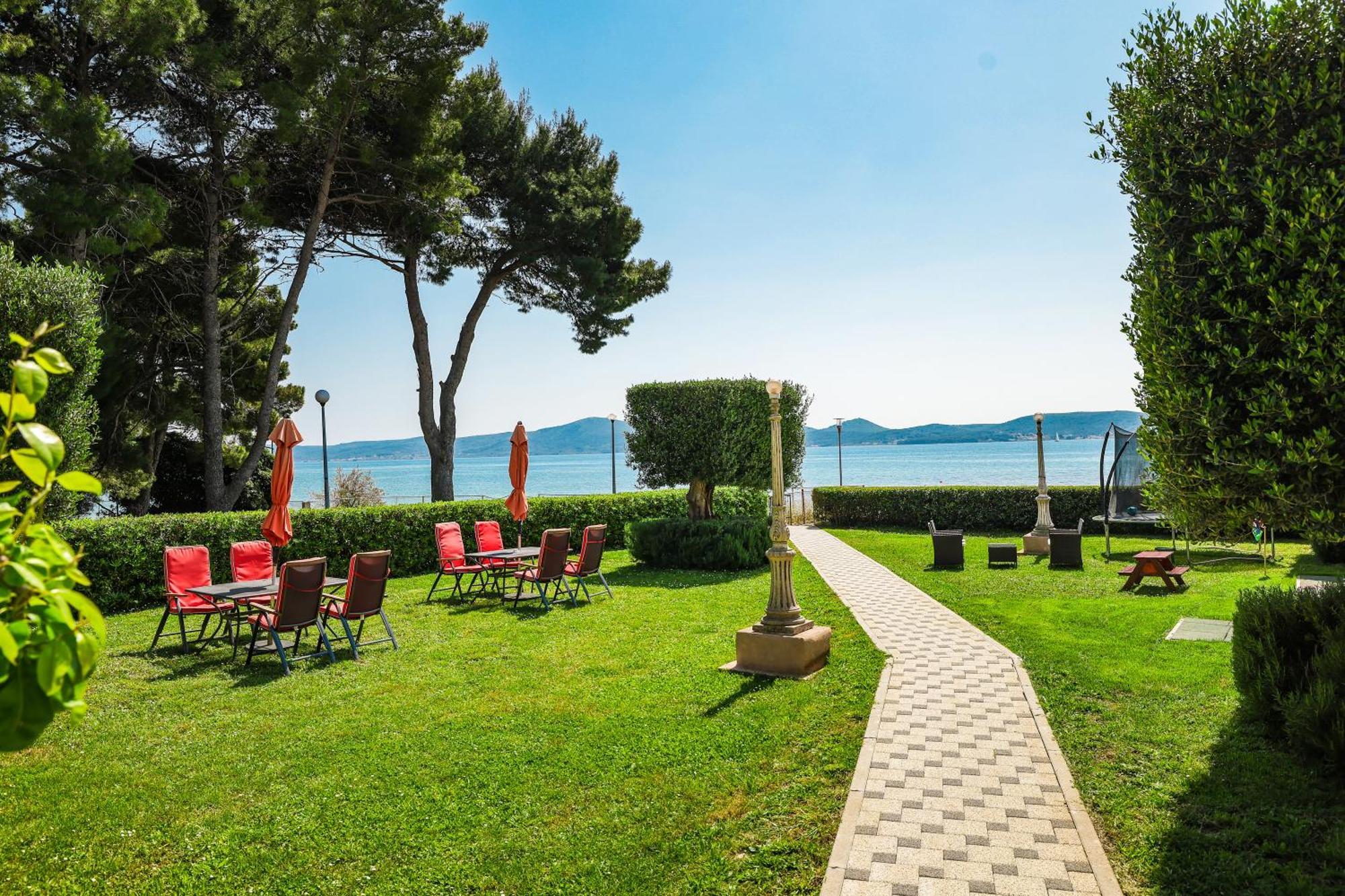 Apartments Becky On A Sandy Beach Without Crowd Sukošan エクステリア 写真