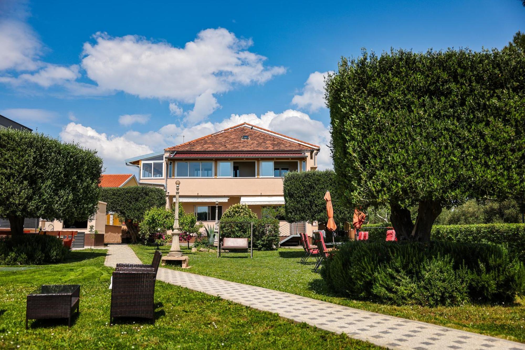 Apartments Becky On A Sandy Beach Without Crowd Sukošan エクステリア 写真