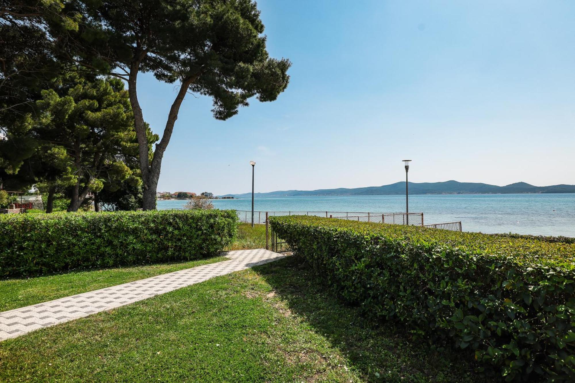 Apartments Becky On A Sandy Beach Without Crowd Sukošan エクステリア 写真