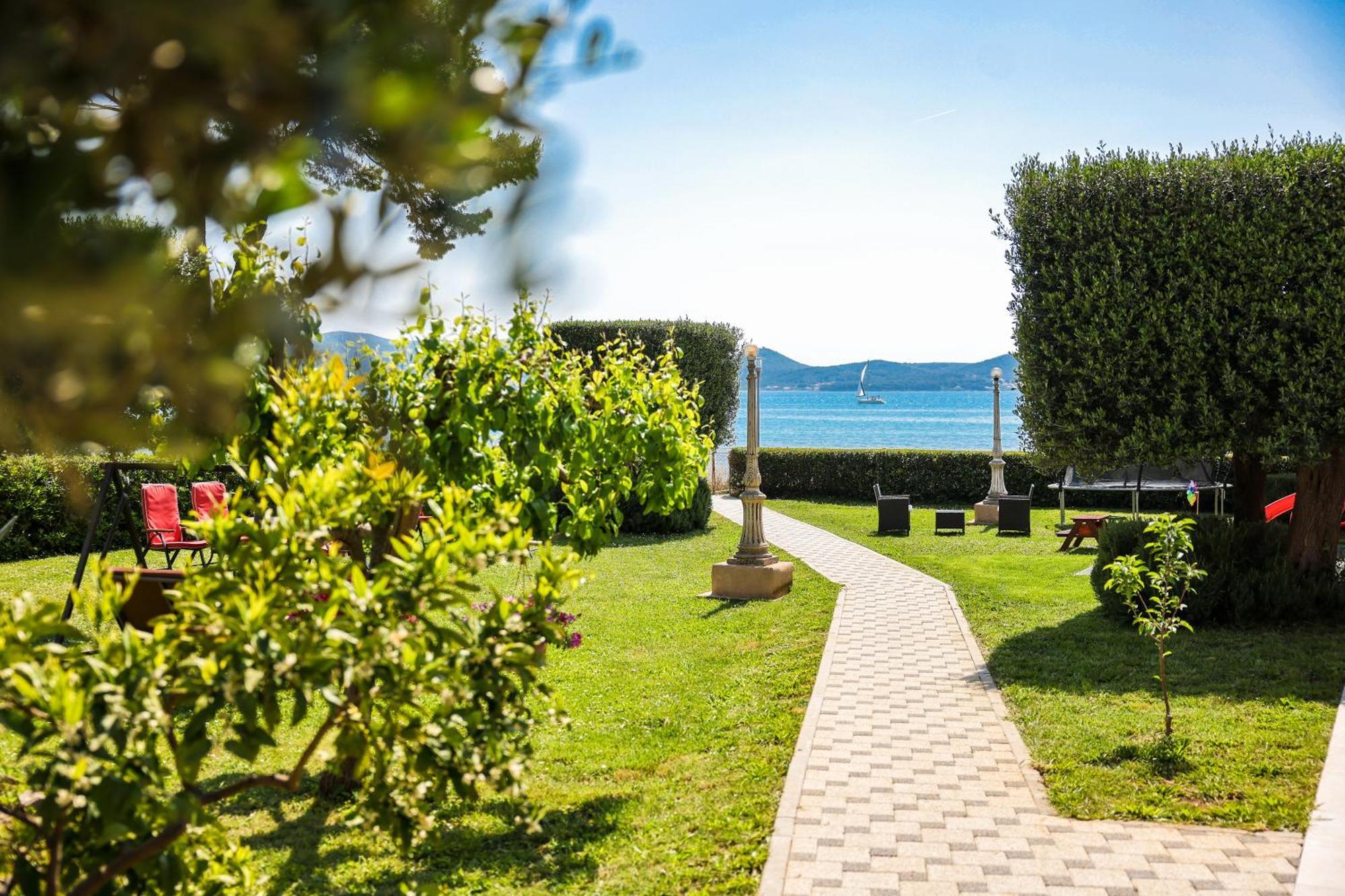 Apartments Becky On A Sandy Beach Without Crowd Sukošan エクステリア 写真
