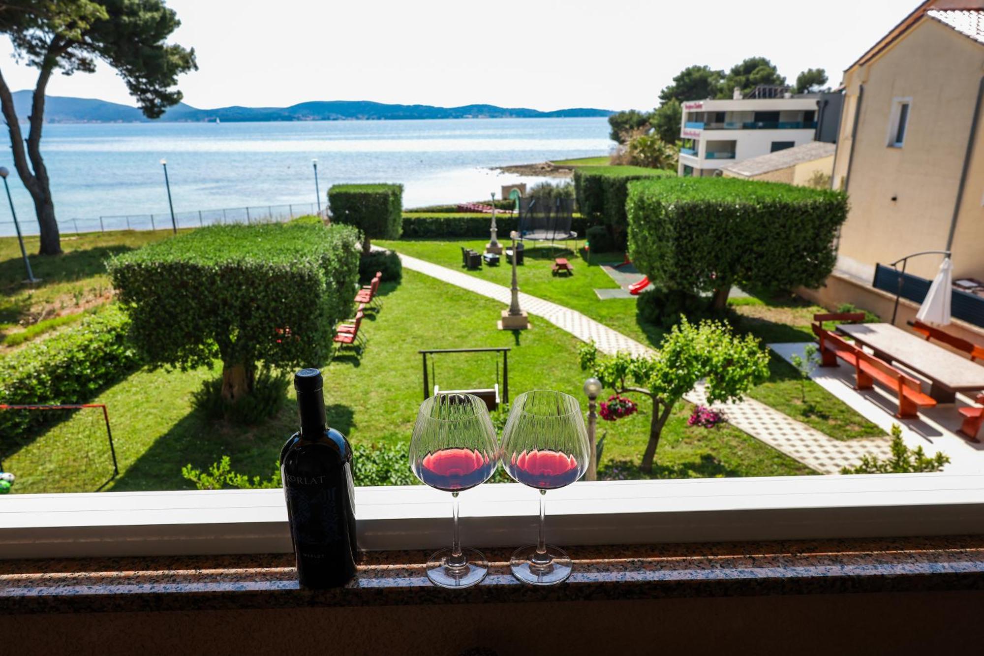 Apartments Becky On A Sandy Beach Without Crowd Sukošan エクステリア 写真