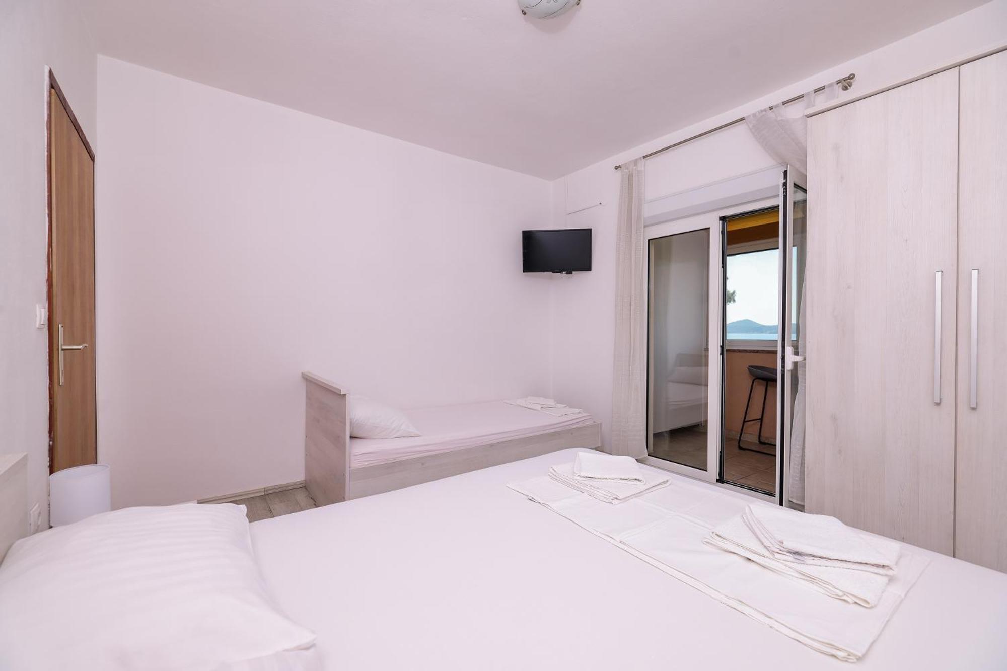 Apartments Becky On A Sandy Beach Without Crowd Sukošan エクステリア 写真
