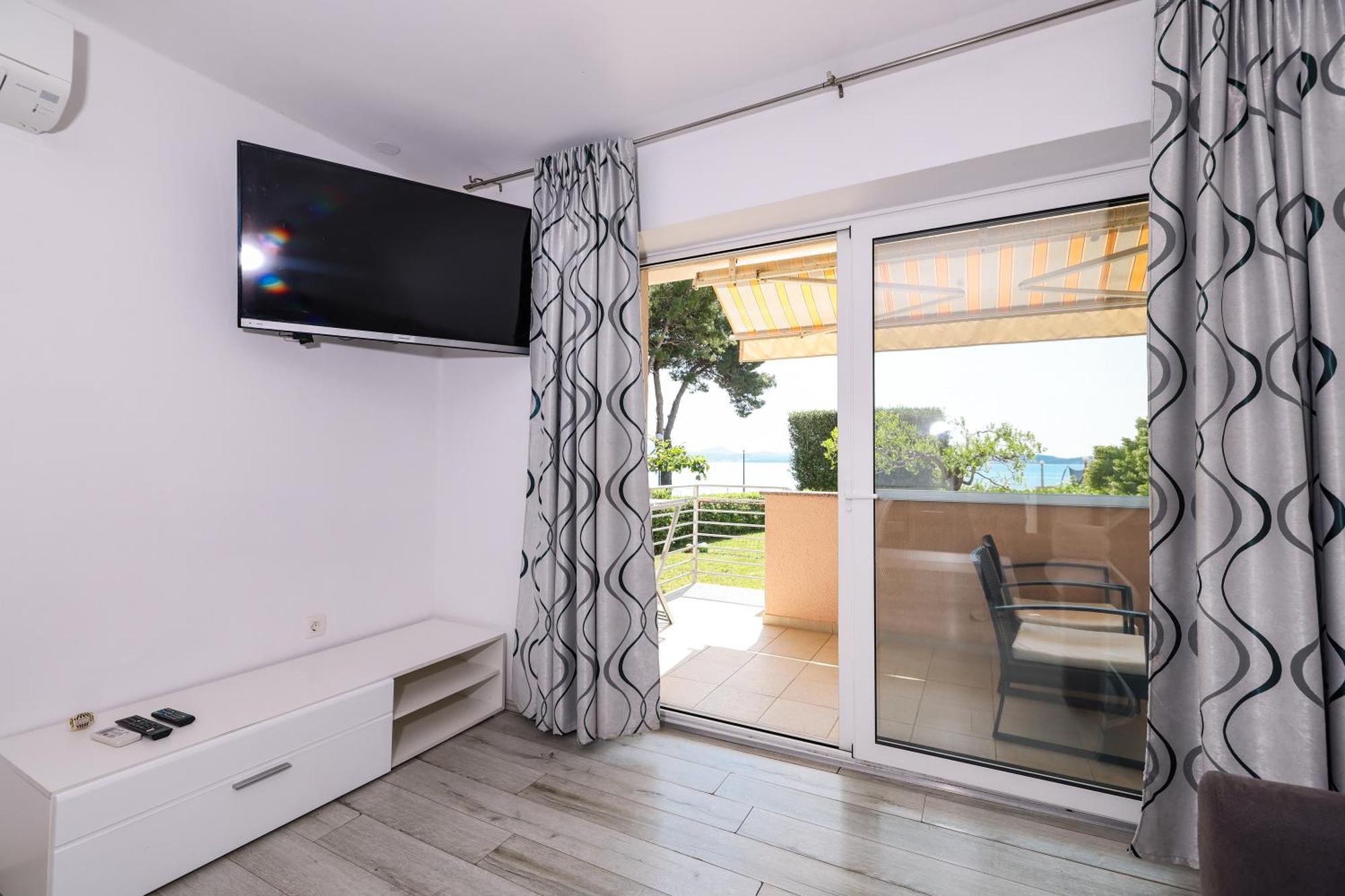 Apartments Becky On A Sandy Beach Without Crowd Sukošan エクステリア 写真